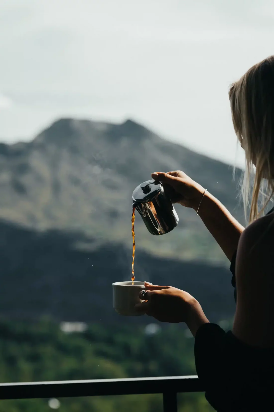 Meilleur café du monde dans un paysage de montagne