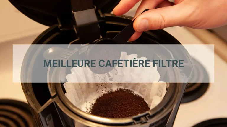 Cafetière filtre haut de gamme préparant un café de spécialité le matin